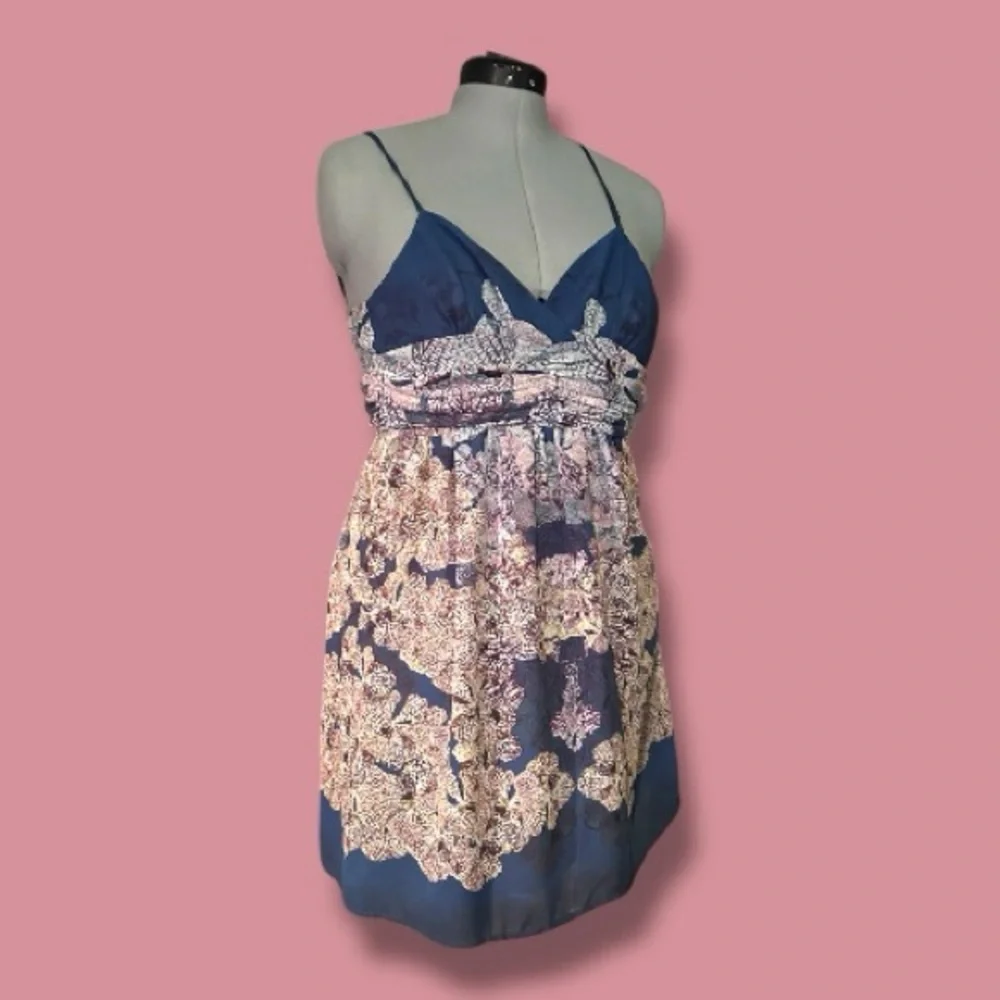 GUC Staring at Stars Strappy Flowy Mini Dress. Size 4 - Picture 11 of 11